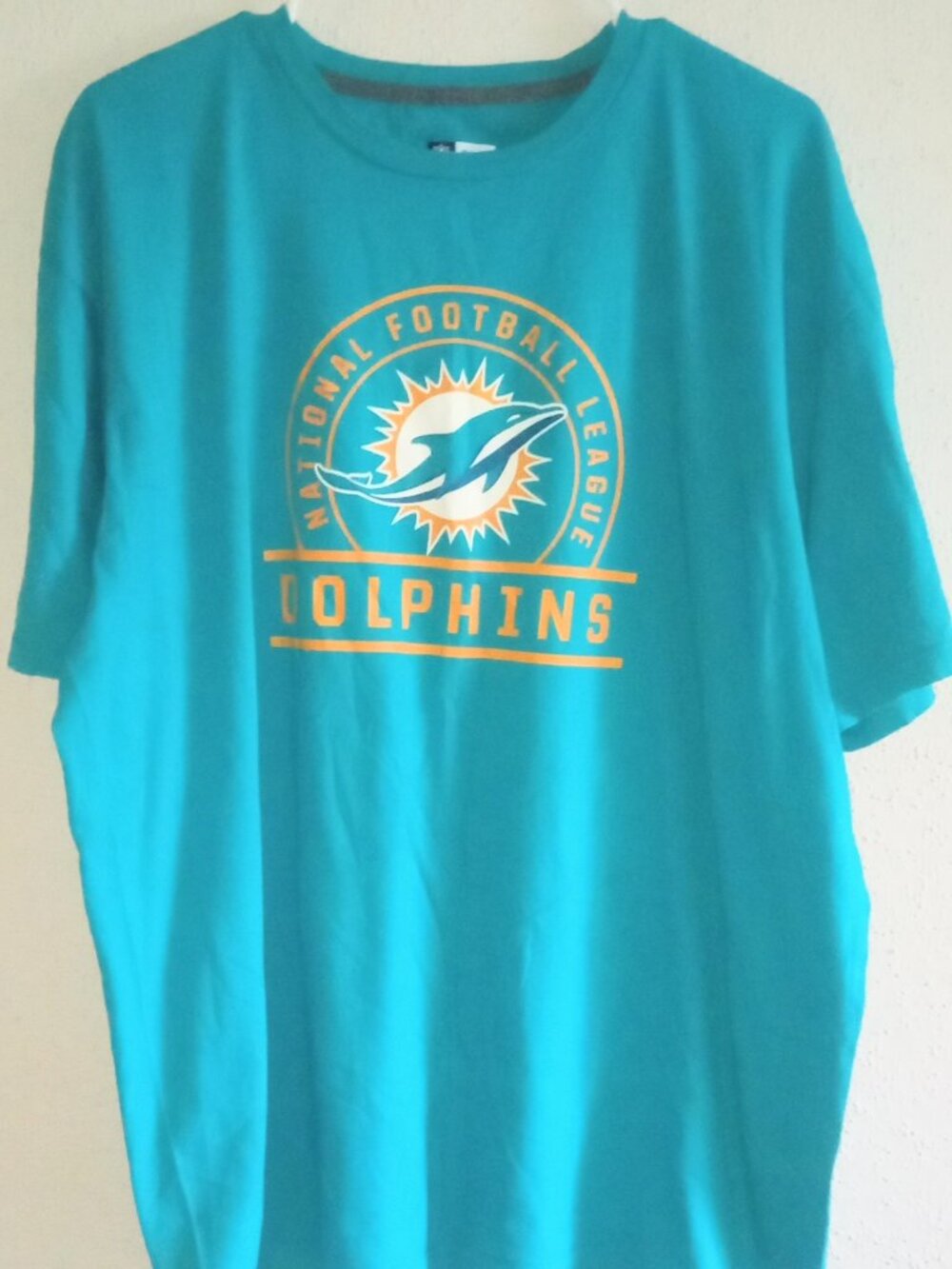Team Apparel Miami Dolphin Men's Used 2XL T-shirt